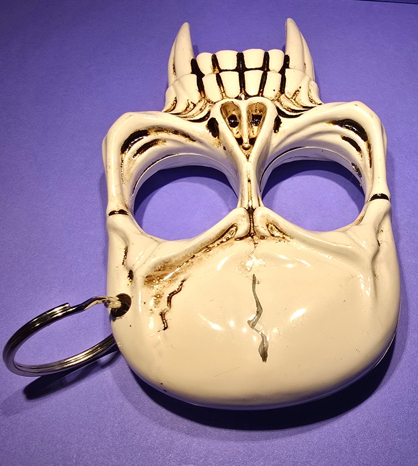 WHITE SKULL BRUTUS SELF DENFENSE KEYCHAIN