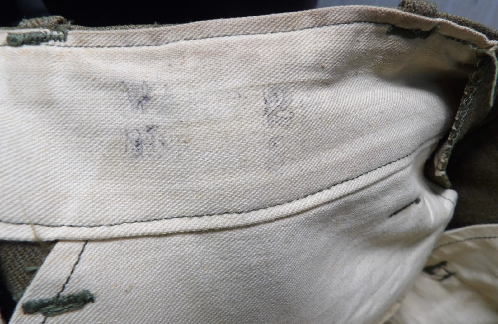 VINTAGE WW2 SHIRTS & TROUSERS, SHIRTS 14.5 x 32/33, TROUSERS WAIST 28 INSEAM 33