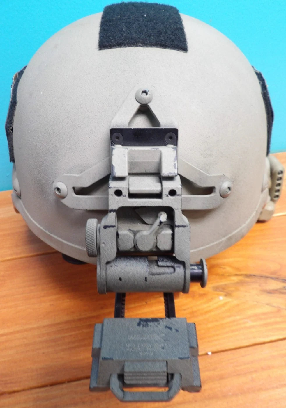 MSA TC 2000 ACH HELMET TAN LEVEL IIIA W/ SUREFIRE HELM LIGHT & WILCOX MOUNT