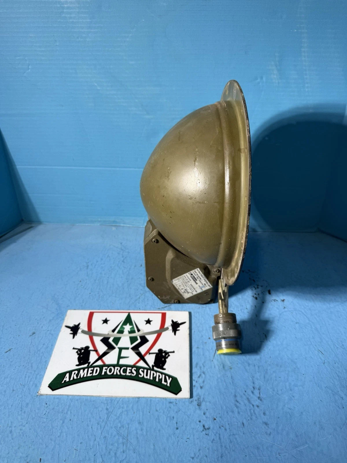 UH60 BLACKHAWK AIRCRAFT HELICOPTER RETRACTABLE SEARCHLIGHT LANDING LIGHT