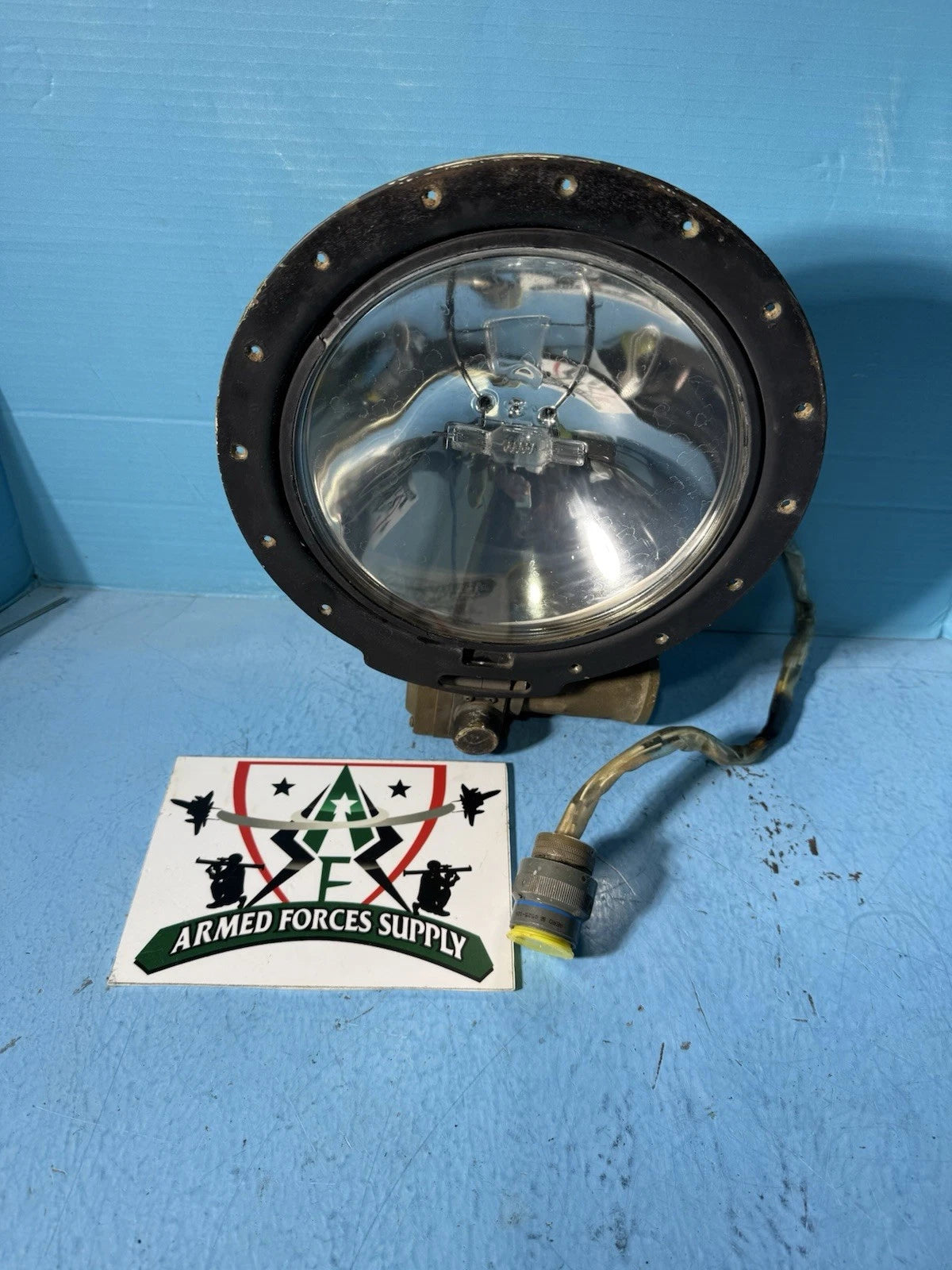 UH60 BLACKHAWK AIRCRAFT HELICOPTER RETRACTABLE SEARCHLIGHT LANDING LIGHT