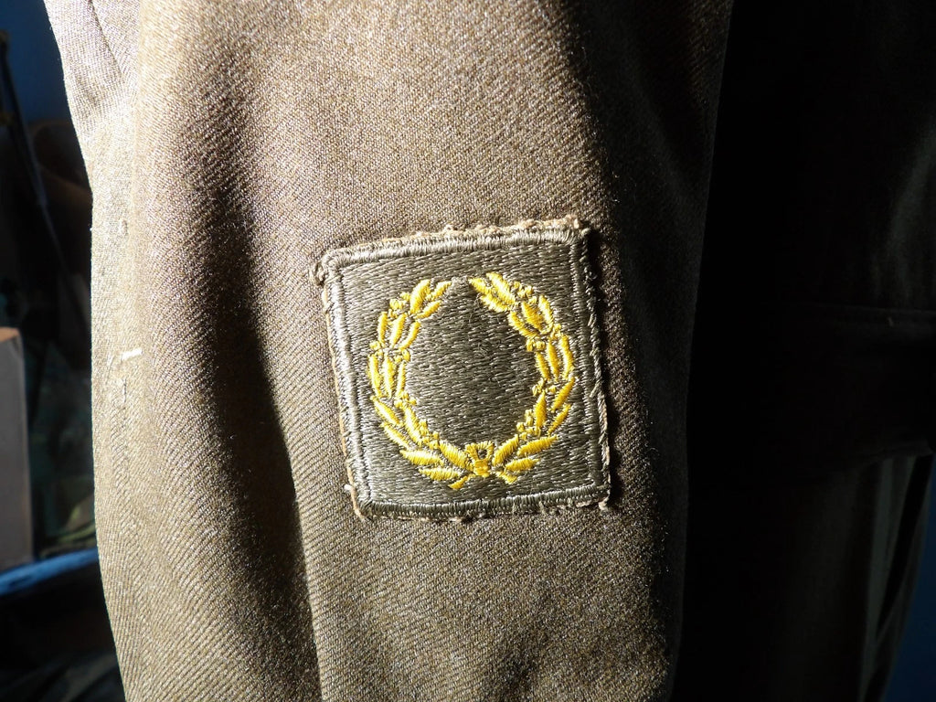 WWII VINTAGE EISENHOWER "IKE" FIELD JACKET